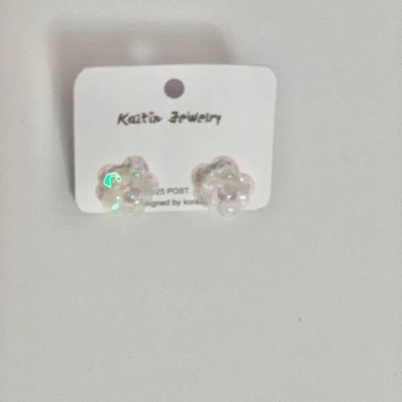 Iridescent Sequin Handmade Flower Stud Earrings - Picture 3 of 6